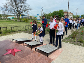 Торжественная линейка, посвященная 78 годовщине Победы в Великой Отечественной войне..